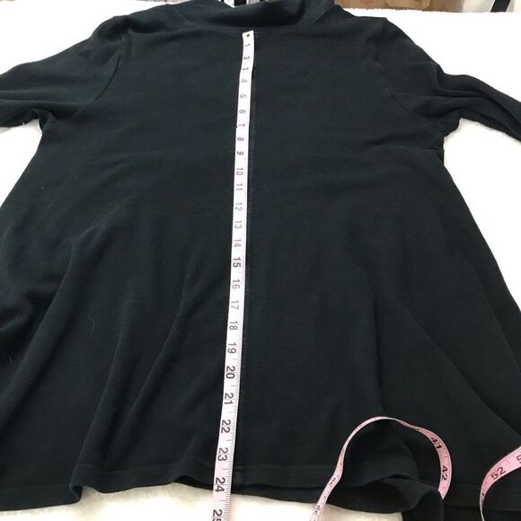 V-neck shark bite knit top - Picture 8 of 9